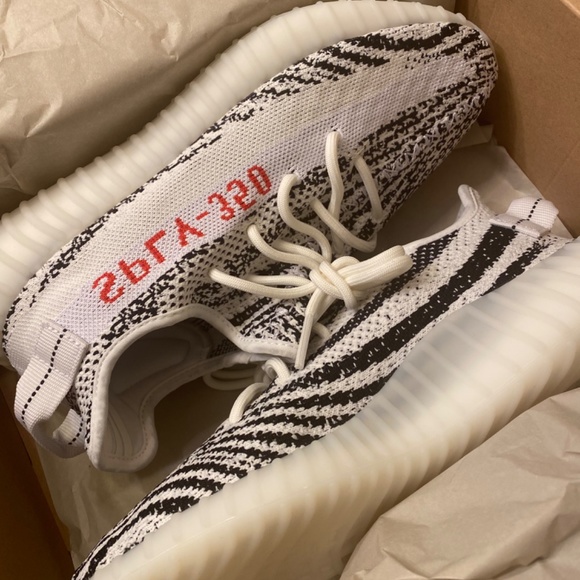 YEEZY 350 ZEBRA - Picture 2 of 5